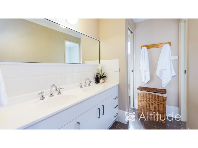 8 Palm Court, Warners Bay NSW 2282