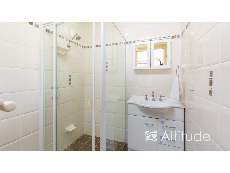 8 Palm Court, Warners Bay NSW 2282