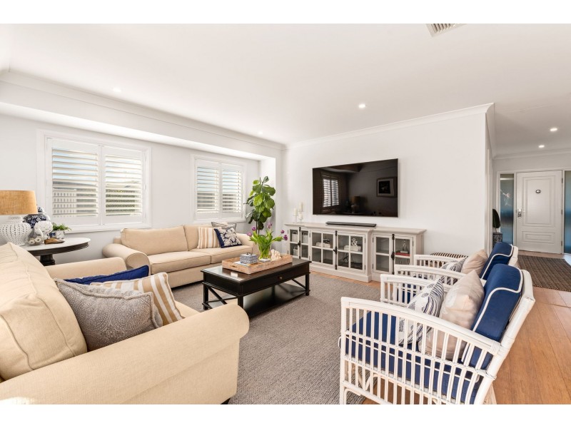 10 Kariba Close, Macquarie Hills NSW 2285