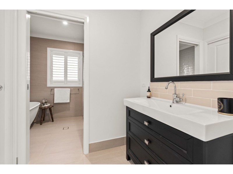 10 Kariba Close, Macquarie Hills NSW 2285