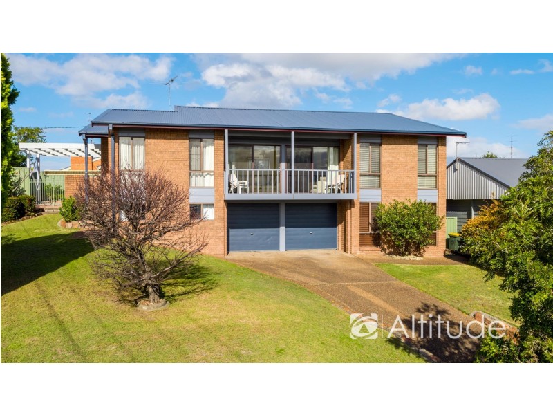 1 Amsdale Avenue, Macquarie Hills NSW 2285