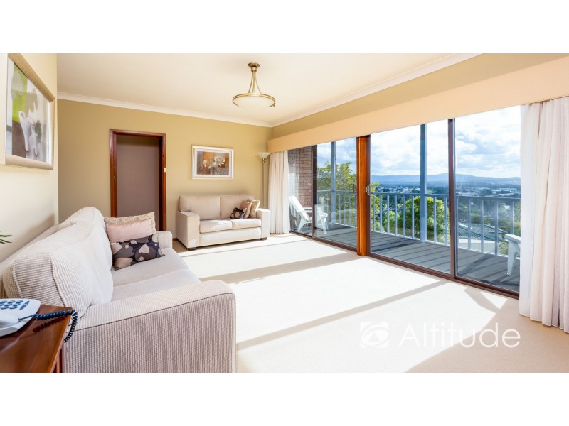 1 Amsdale Avenue, Macquarie Hills NSW 2285