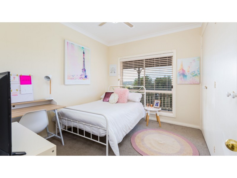 20 Hillview Crescent, Macquarie Hills NSW 2285