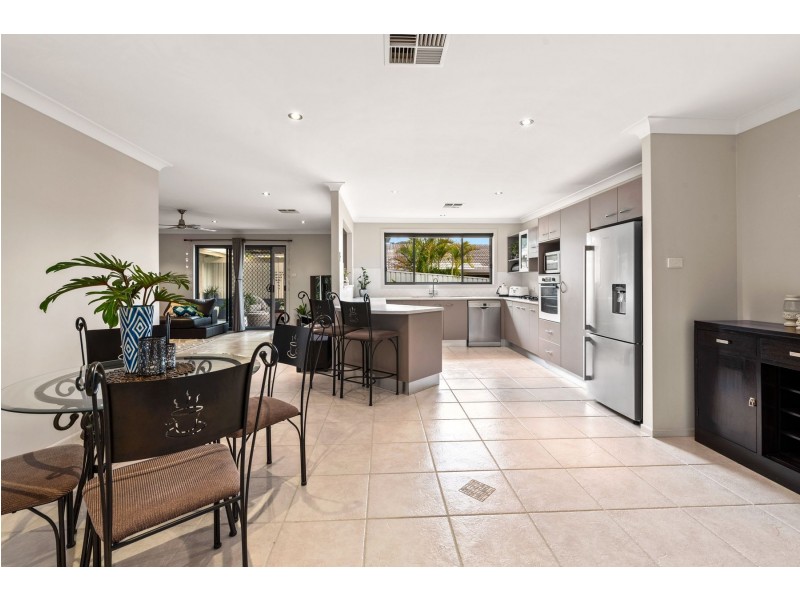 6 Krista Court, Cardiff South NSW 2285