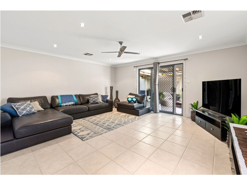 6 Krista Court, Cardiff South NSW 2285