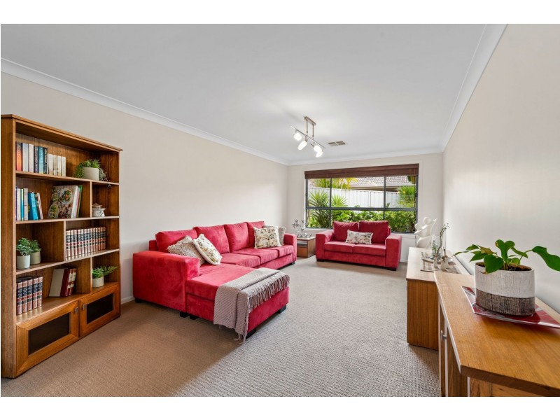 6 Krista Court, Cardiff South NSW 2285