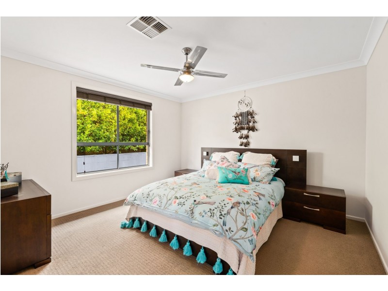 6 Krista Court, Cardiff South NSW 2285