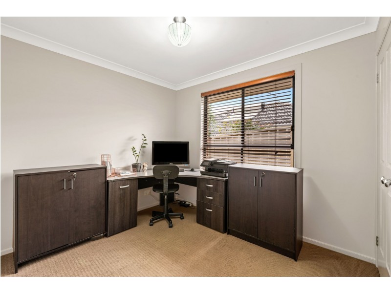 6 Krista Court, Cardiff South NSW 2285