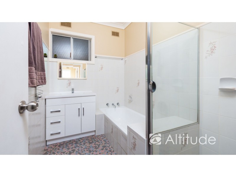 8 Michele Crescent, Glendale NSW 2285