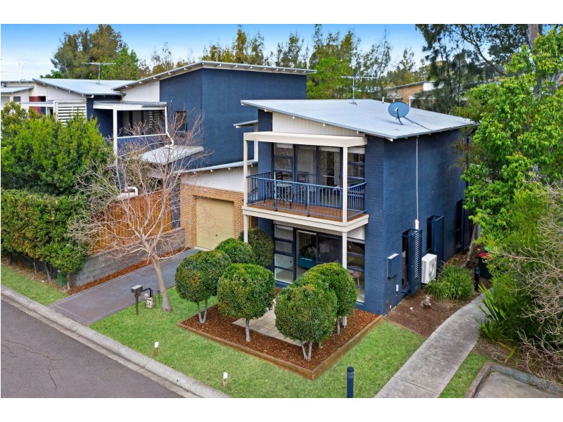 24 Kestrel Circuit, Shortland NSW 2307