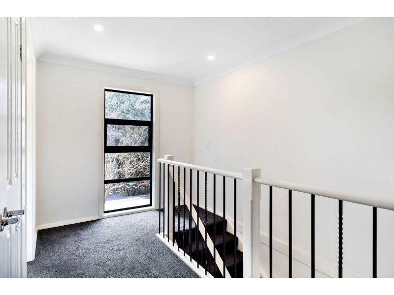 24 Kestrel Circuit, Shortland NSW 2307