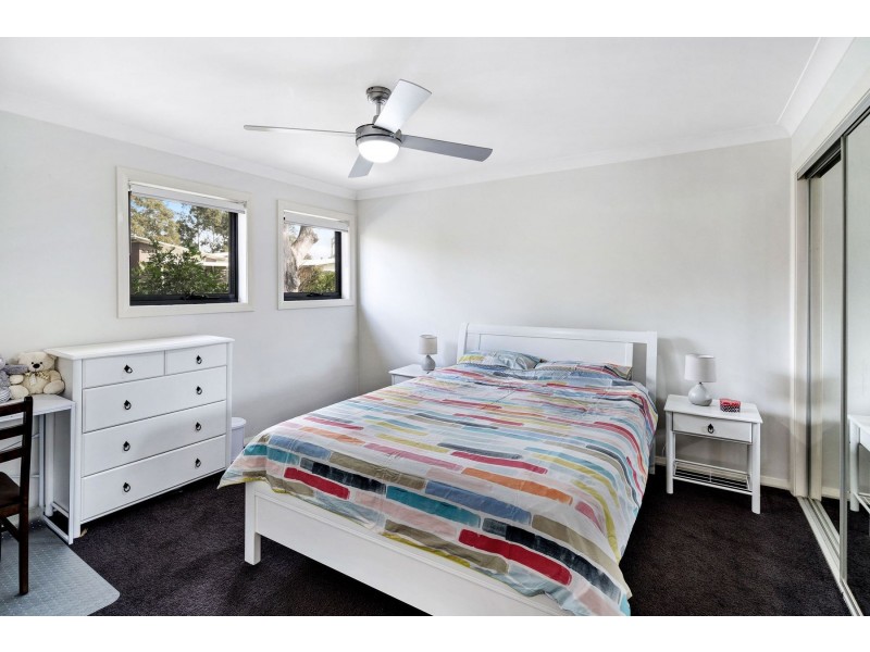 24 Kestrel Circuit, Shortland NSW 2307