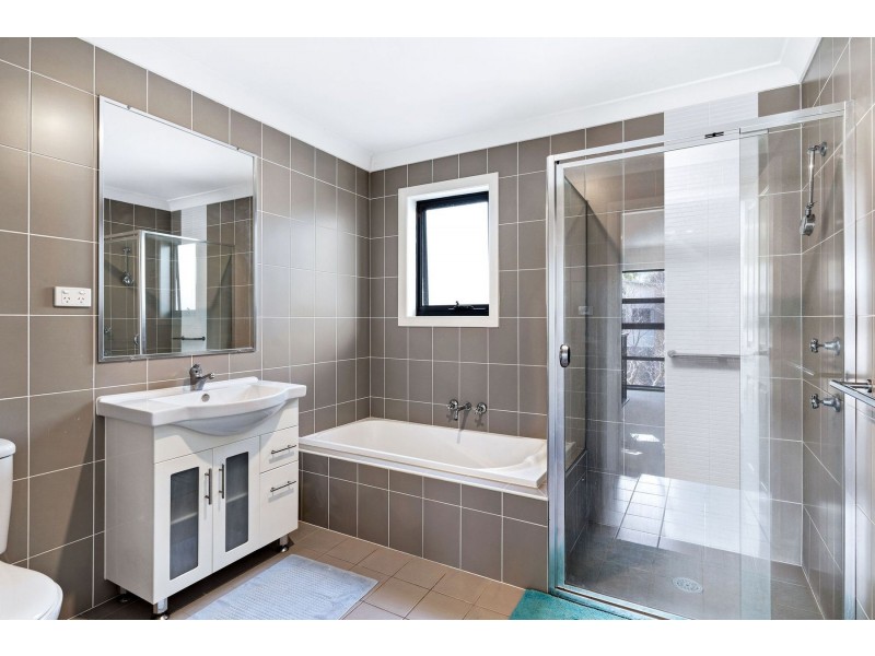 24 Kestrel Circuit, Shortland NSW 2307