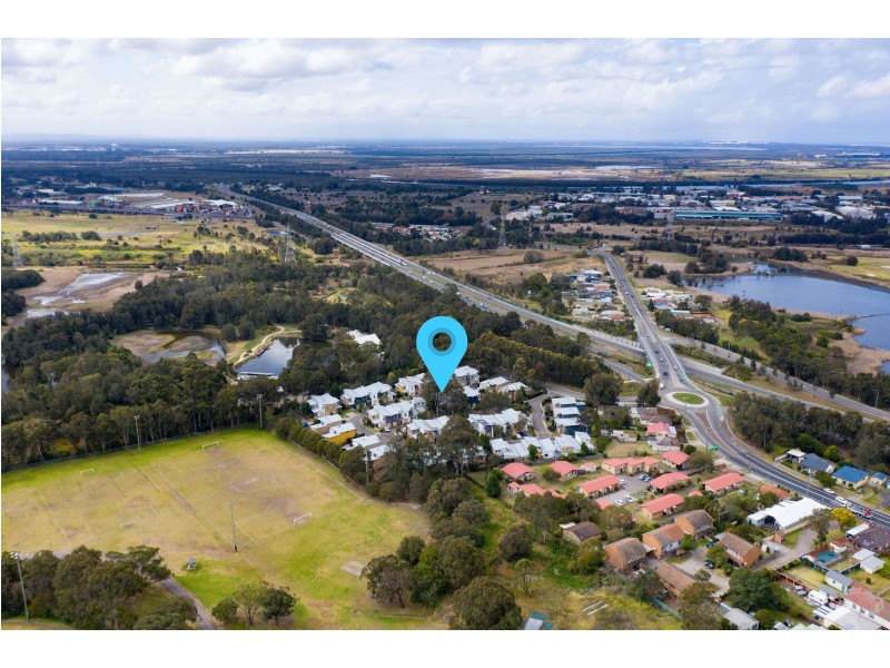 24 Kestrel Circuit, Shortland NSW 2307