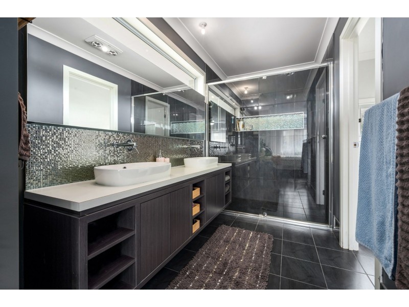 17 Fitzwilliam Circuit, Macquarie Hills NSW 2285