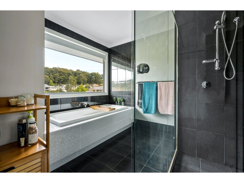 17 Fitzwilliam Circuit, Macquarie Hills NSW 2285