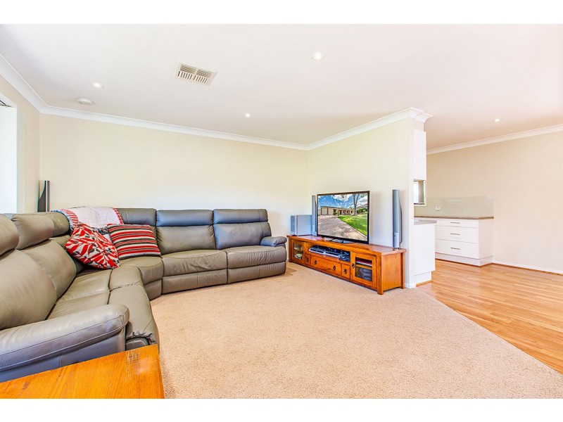 30 Calverton Crescent, Belmont North NSW 2280