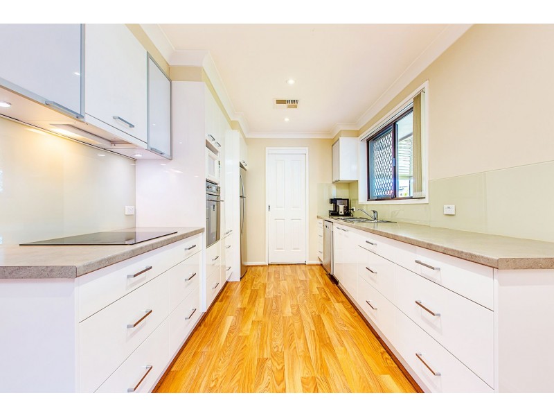 30 Calverton Crescent, Belmont North NSW 2280