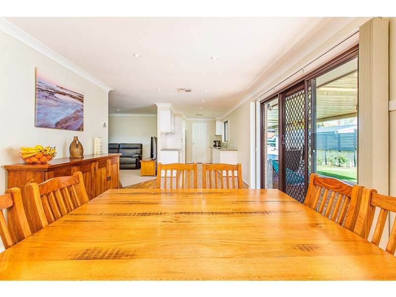 30 Calverton Crescent, Belmont North NSW 2280