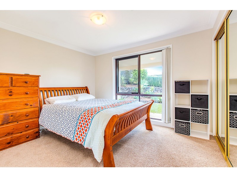 30 Calverton Crescent, Belmont North NSW 2280