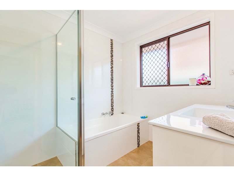 30 Calverton Crescent, Belmont North NSW 2280