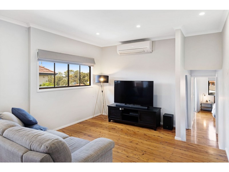 15 Davies Parade, Mount Hutton NSW 2290