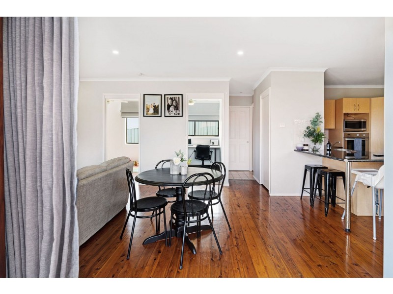 15 Davies Parade, Mount Hutton NSW 2290