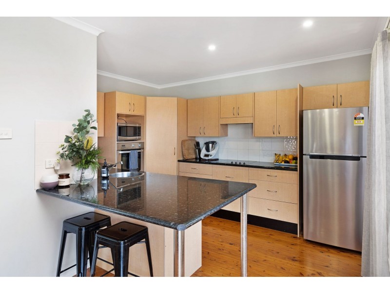 15 Davies Parade, Mount Hutton NSW 2290