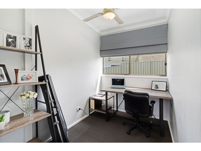 15 Davies Parade, Mount Hutton NSW 2290