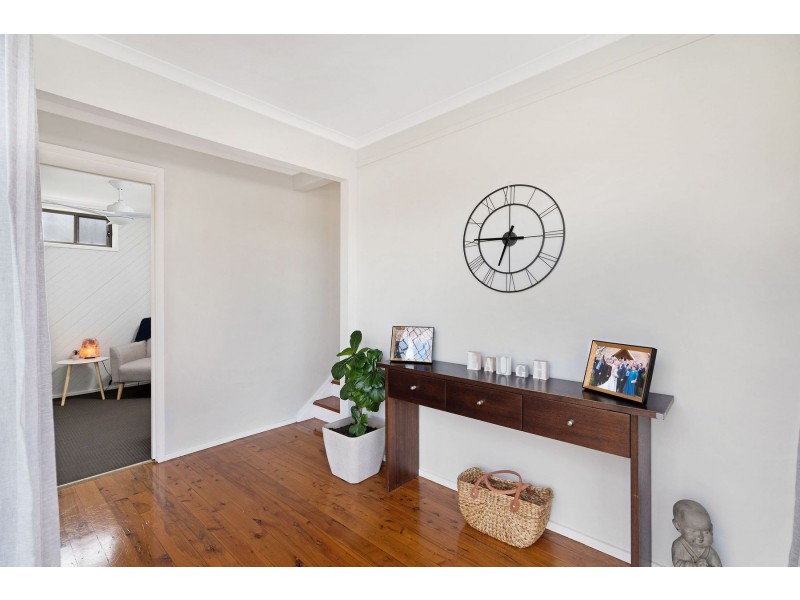 15 Davies Parade, Mount Hutton NSW 2290