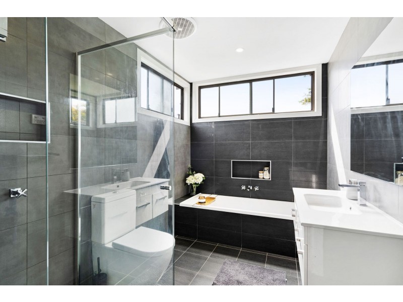 15 Davies Parade, Mount Hutton NSW 2290