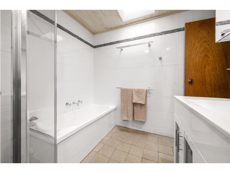 7 Ramsbury Close, Warners Bay NSW 2282