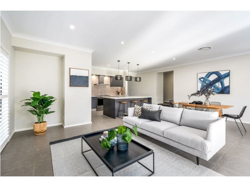 8 Scorpius Ridge, Cameron Park NSW 2285