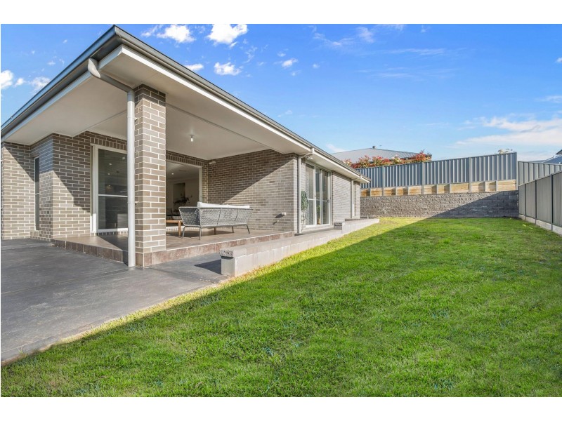 8 Scorpius Ridge, Cameron Park NSW 2285