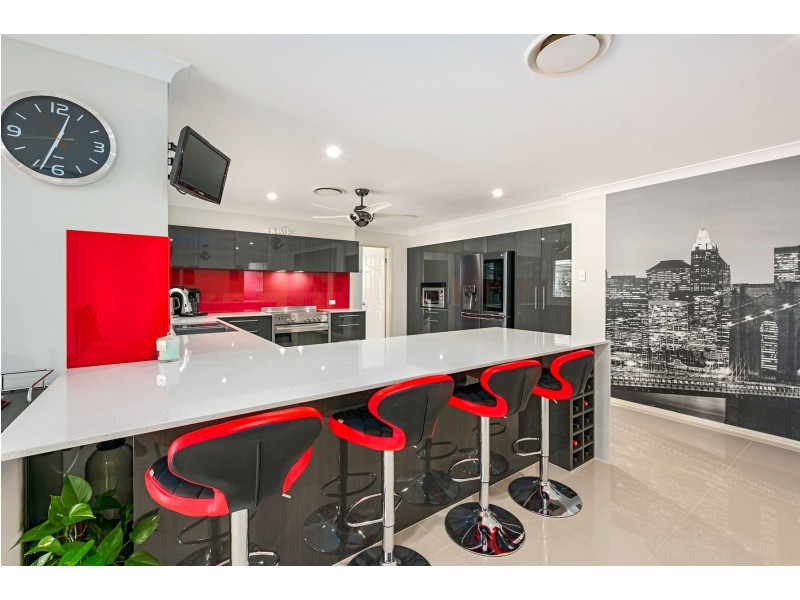 39 Green Point Drive, Belmont NSW 2280