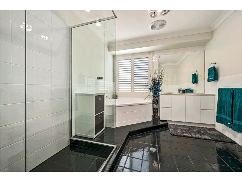 39 Green Point Drive, Belmont NSW 2280