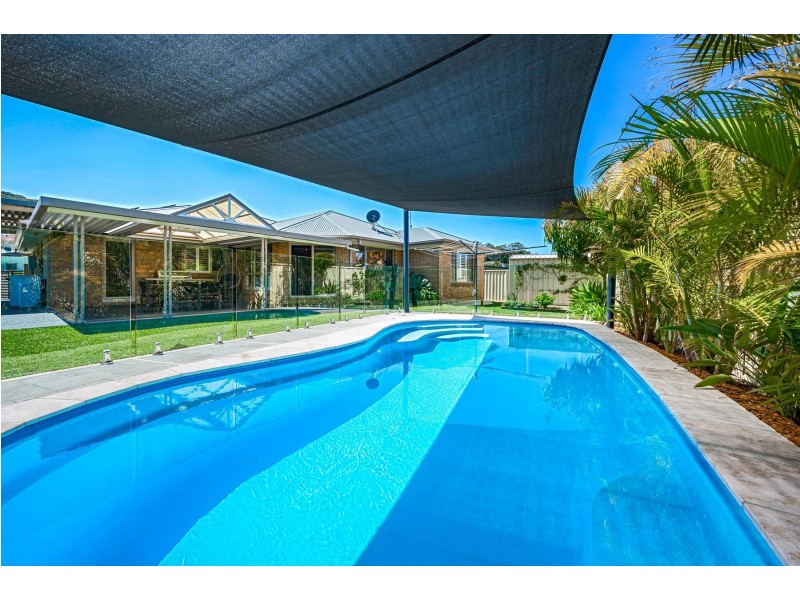 39 Green Point Drive, Belmont NSW 2280