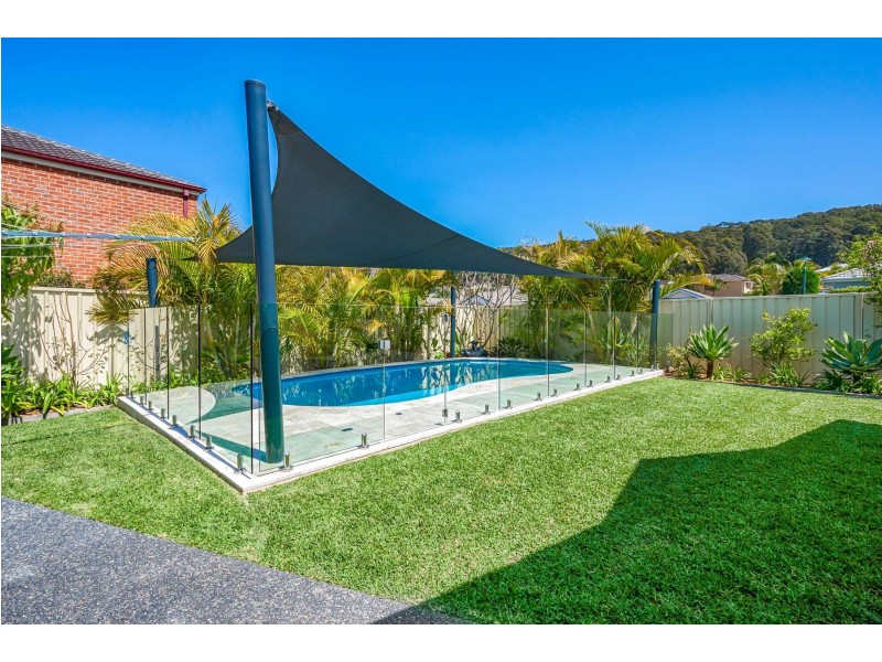 39 Green Point Drive, Belmont NSW 2280