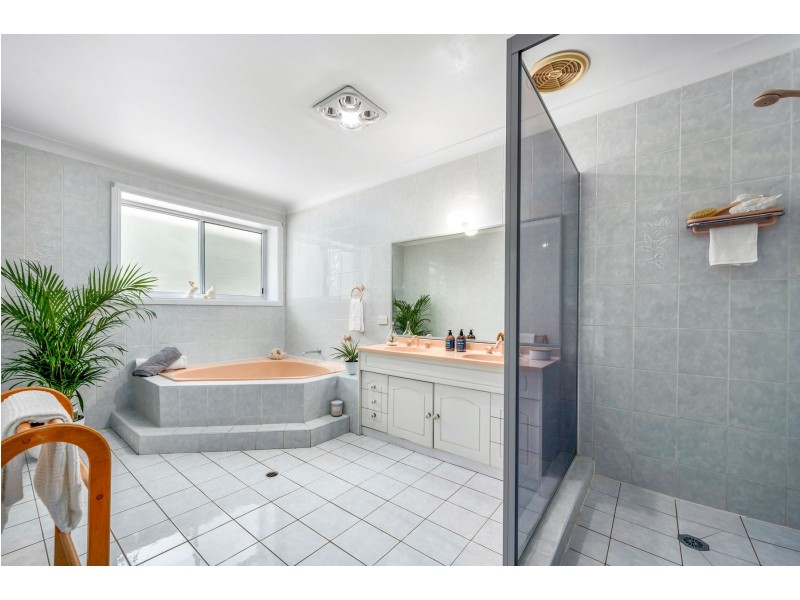 23 Cinnabar Close, Caves Beach NSW 2281