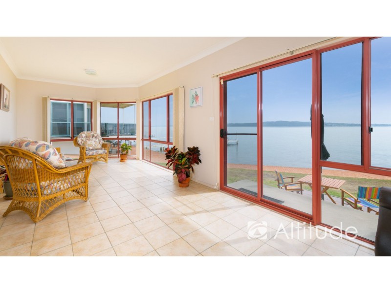 2/1 Robey Crescent, Coal Point NSW 2283