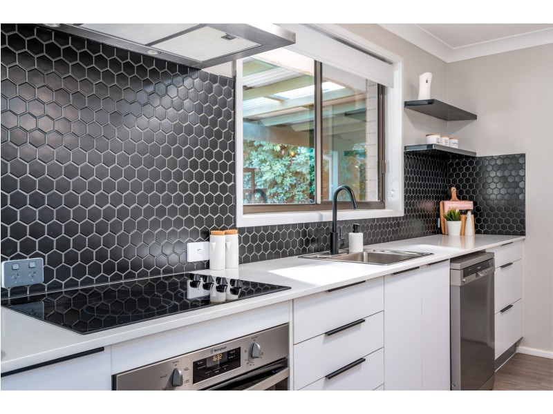 4 Taranaki Place, Macquarie Hills NSW 2285