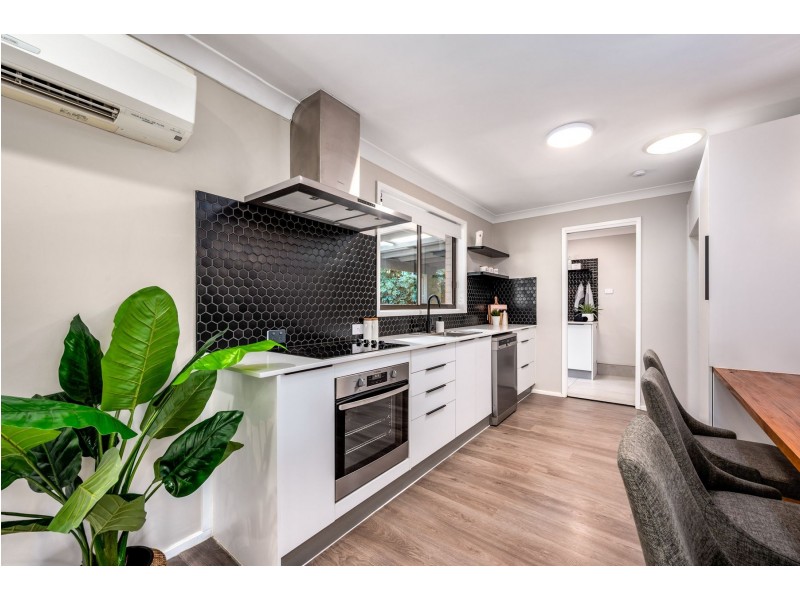 4 Taranaki Place, Macquarie Hills NSW 2285