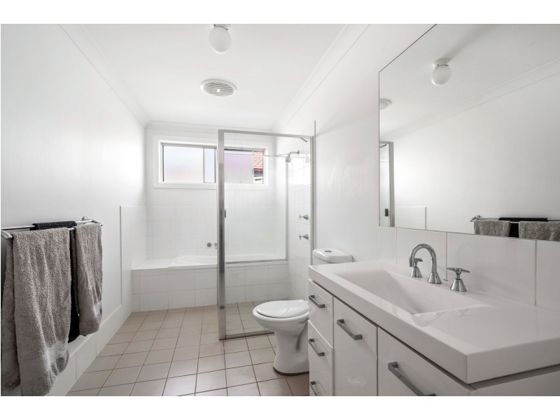 1/8 Merrivale Road, Mount Hutton NSW 2290