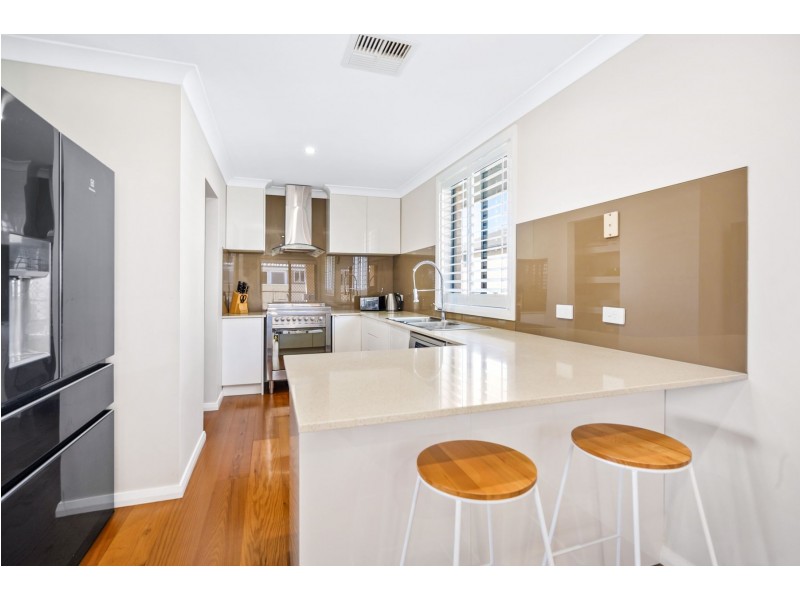 8 Fitzwilliam Circuit, Macquarie Hills NSW 2285