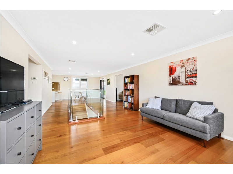 8 Fitzwilliam Circuit, Macquarie Hills NSW 2285