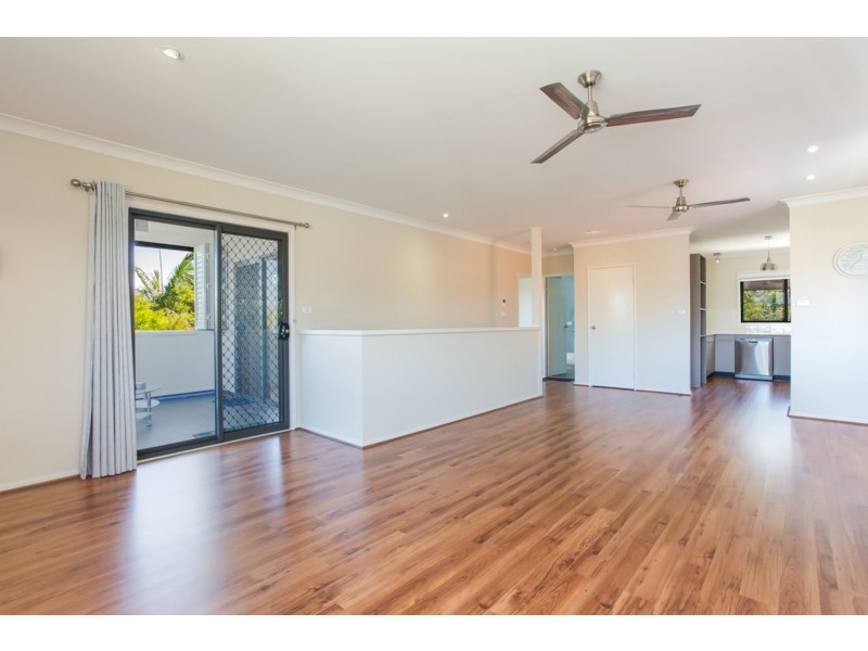 43 Middle Point Road, Bolton Point NSW 2283