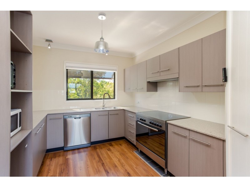 43 Middle Point Road, Bolton Point NSW 2283