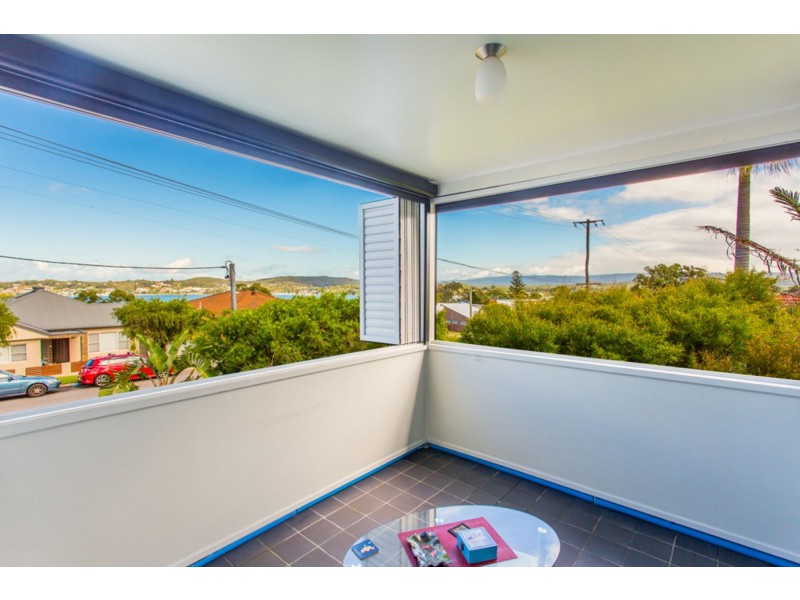 43 Middle Point Road, Bolton Point NSW 2283