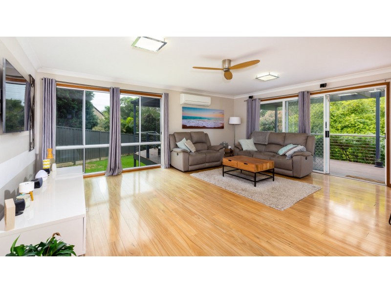 11 Blaxland Road, Macquarie Hills NSW 2285