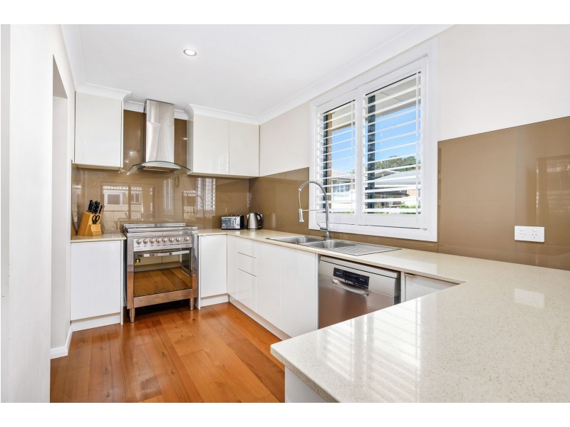 8 Fitzwilliam Circuit, Macquarie Hills NSW 2285